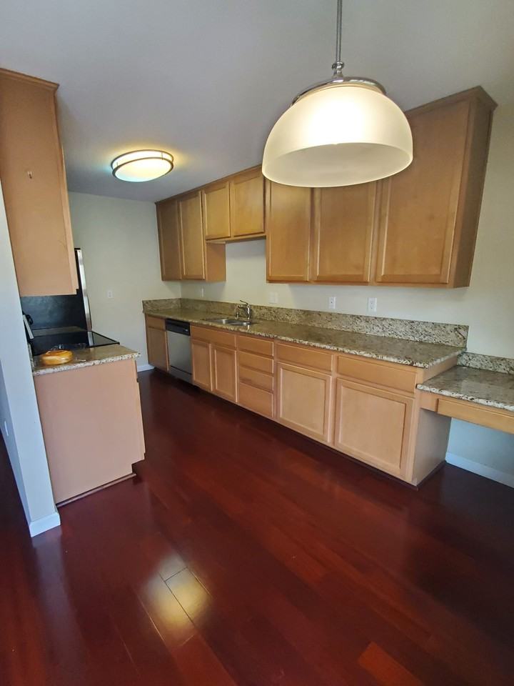 300 Glenwood Cir #187 - Photo 3 of 12