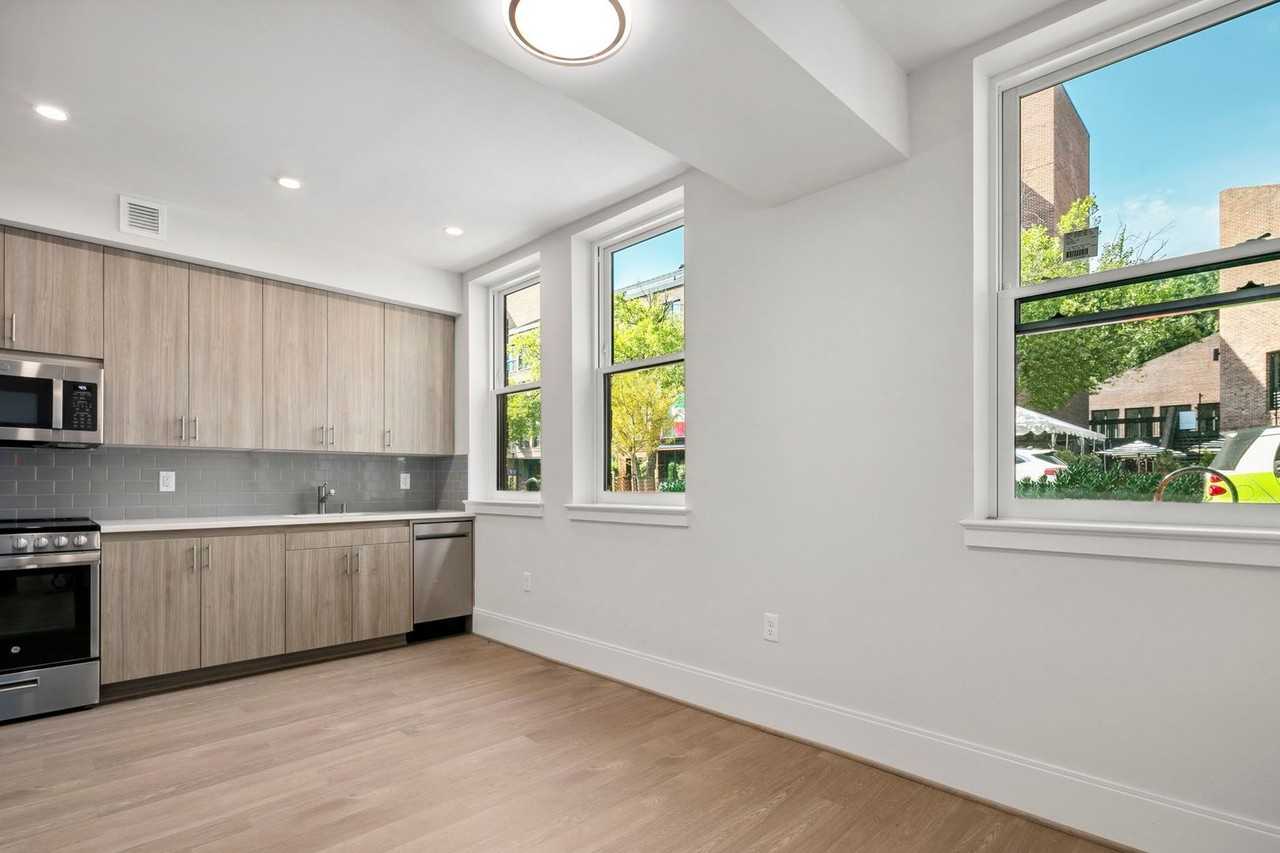 Weavers Row - Photo 4 of 50