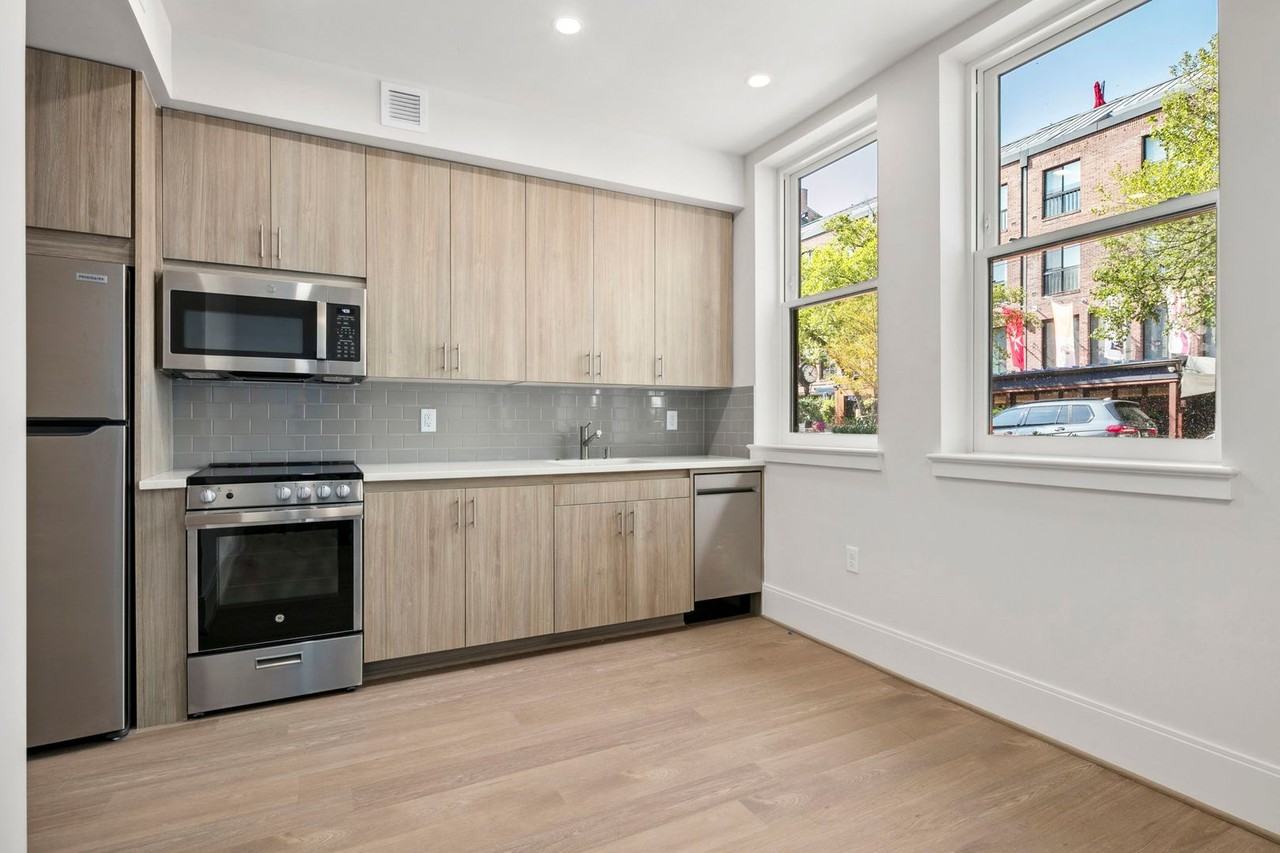 Weavers Row - Photo 3 of 50