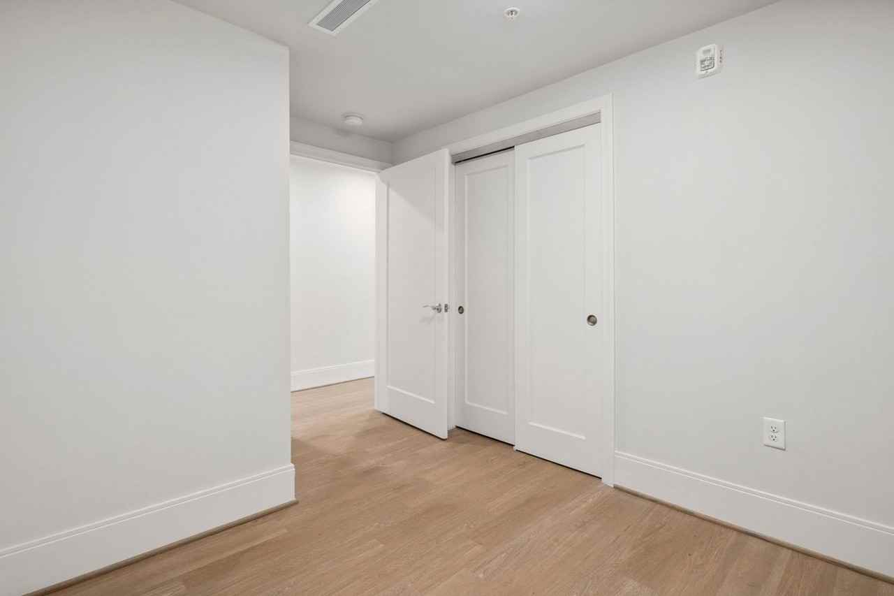 Weavers Row - Photo 6 of 50