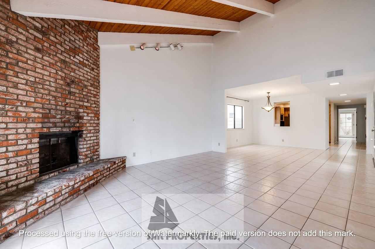 1012 Delaware St - Photo 3 of 16