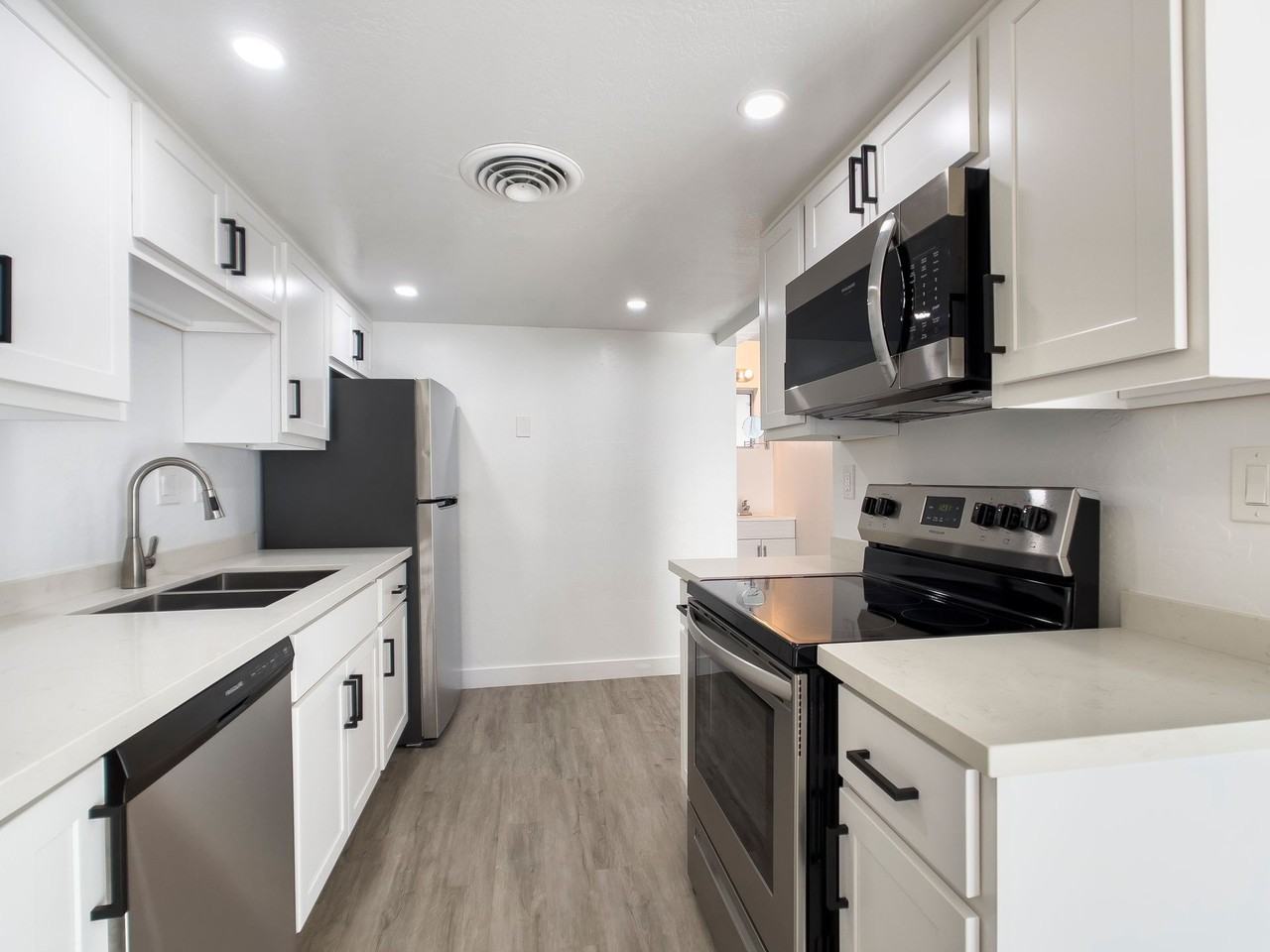 Fringe on 15th - Photo 4 of 18