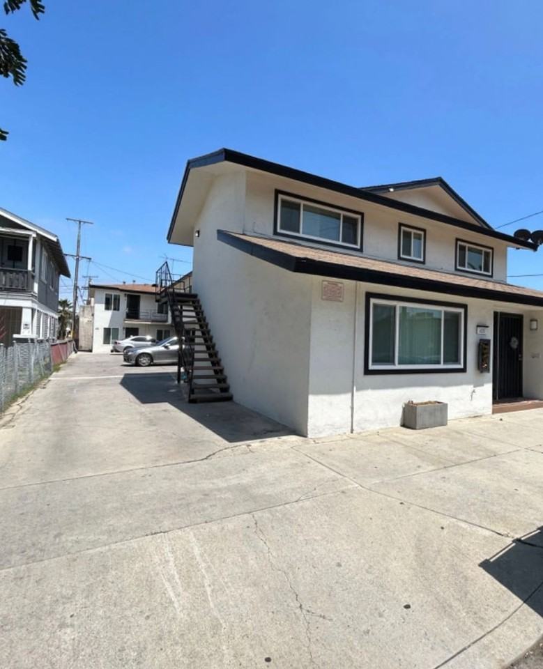 418 Almond Ave - Photo 3 of 11