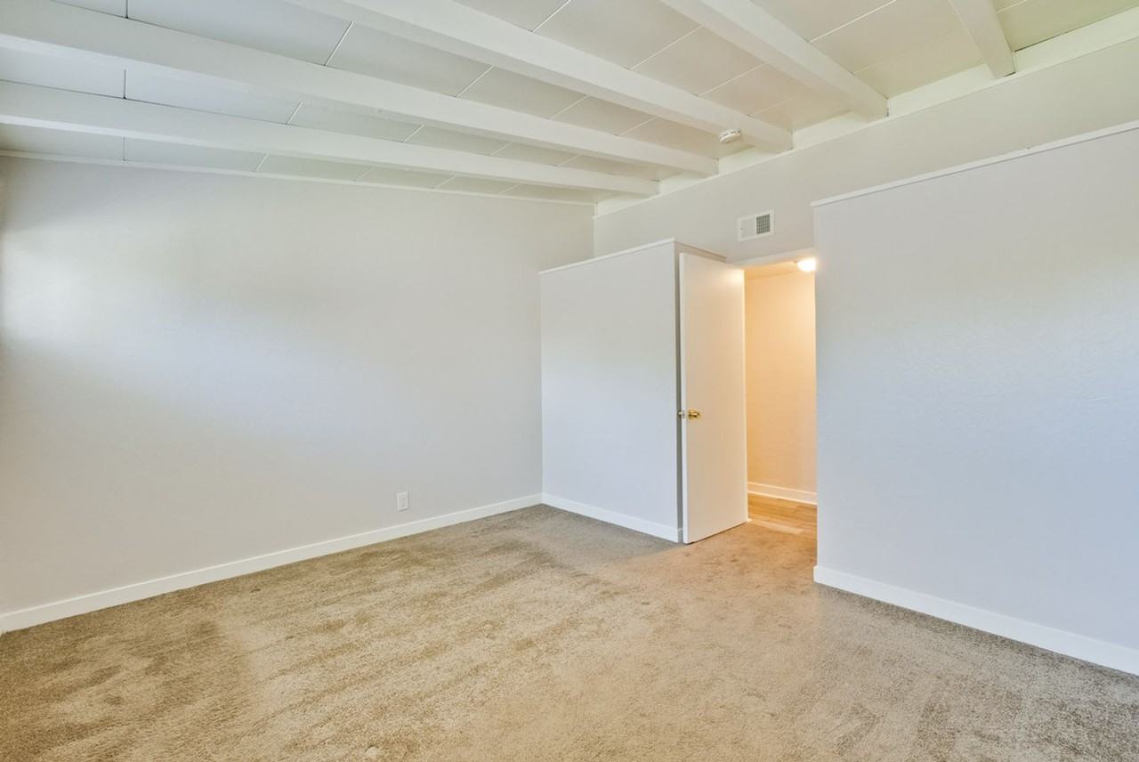 312 Lakechime Dr - Photo 2 of 50