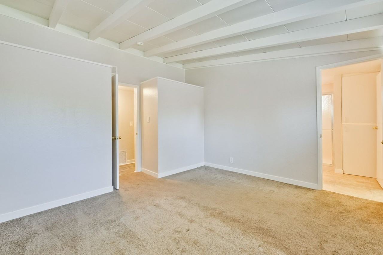 312 Lakechime Dr - Photo 3 of 50