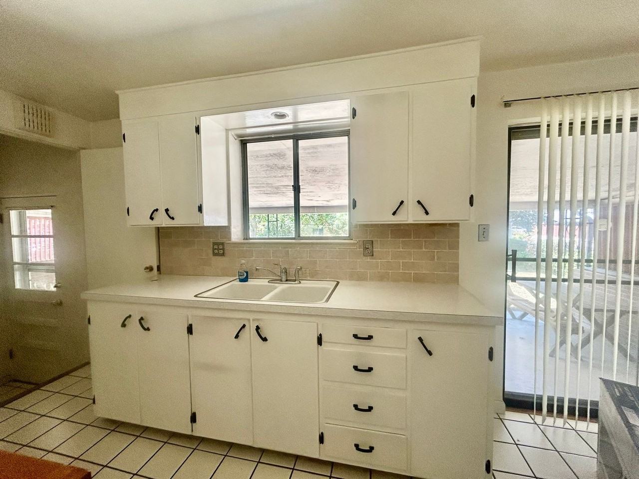 1505 South Jersey Street - Photo 6 of 33