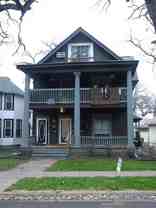 June 2023 ~ Cute 4 bedroom house. Spacious bedrooms. In unit laundry and dishwasher. - Photo 1 of 1