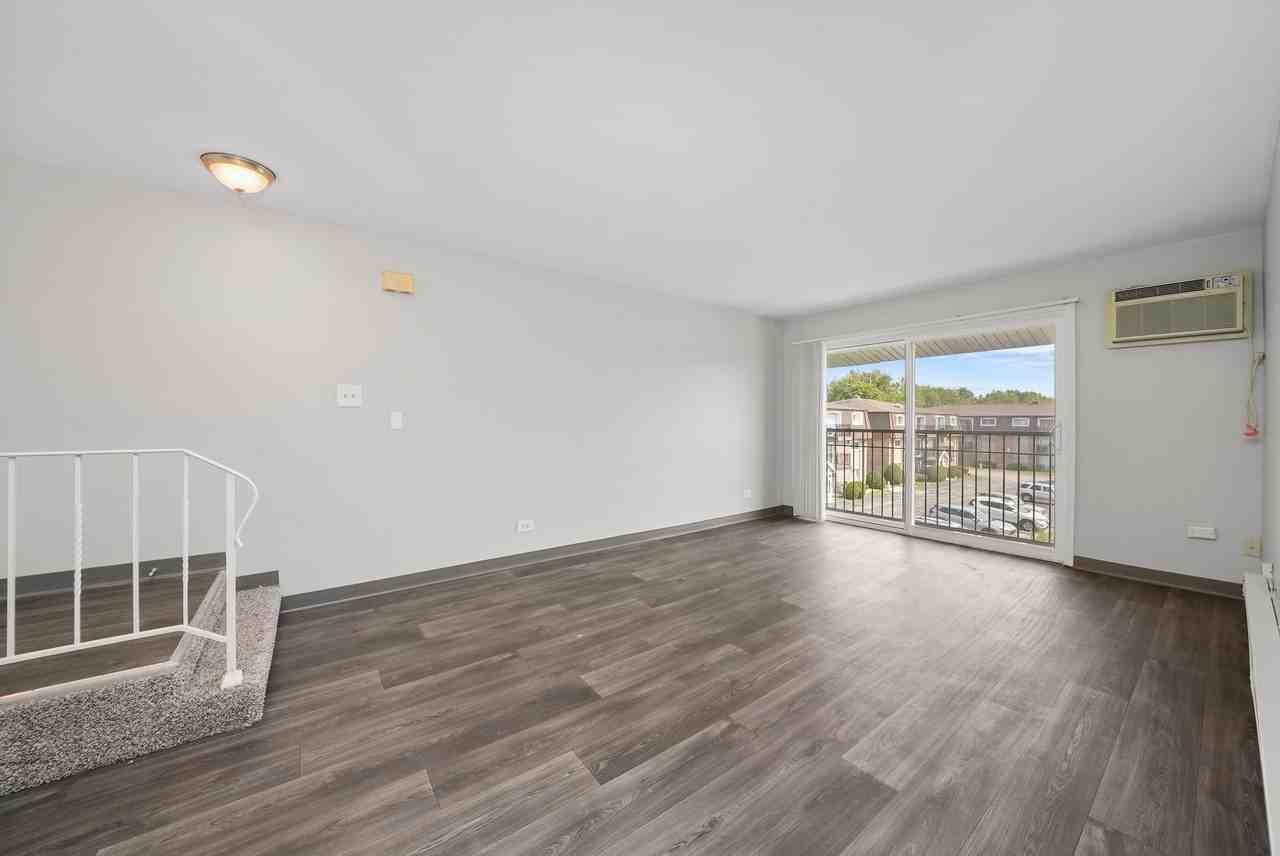 Ridgeland Station - Photo 2 of 36