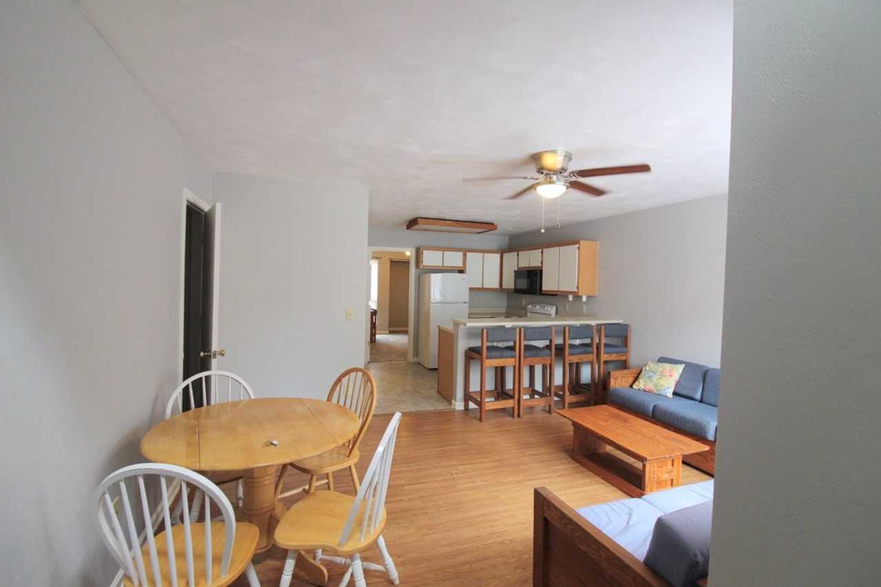 1470 Devon Ln - Photo 4 of 28