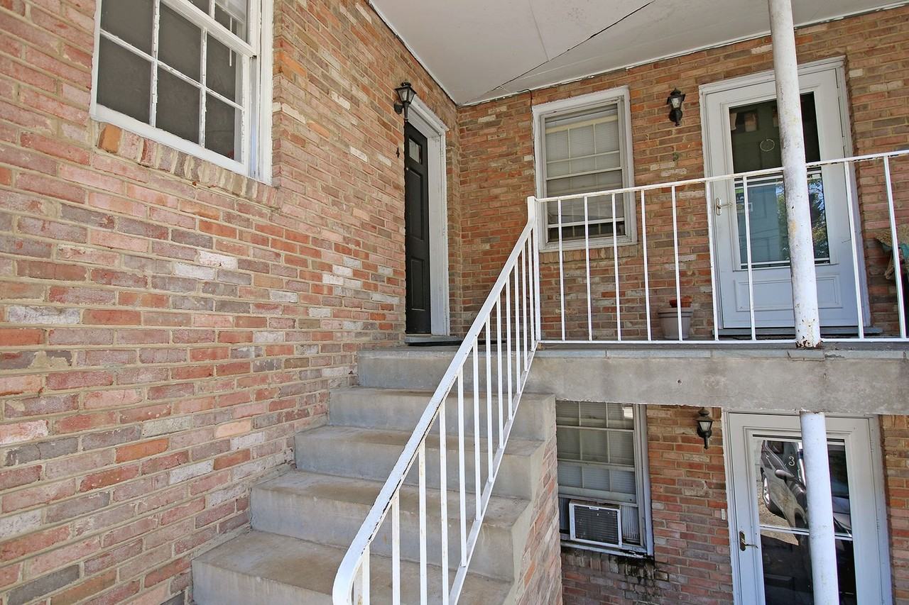 1609 Gordon Ave #4 - Photo 3 of 16