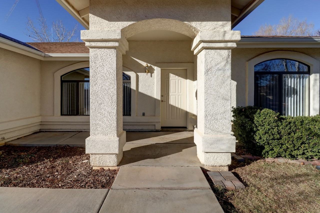 5584 N Mesquite Dr - Photo 4 of 39