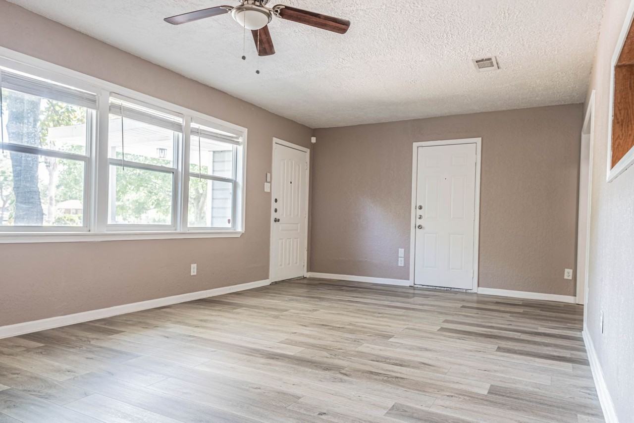 1026 16th Ave N - Photo 2 of 18