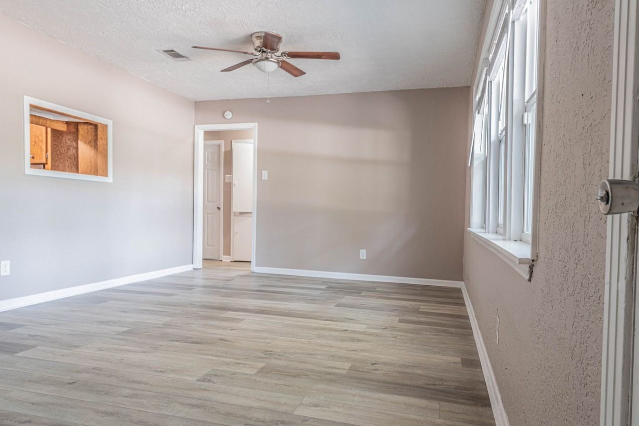 1026 16th Ave N - Photo 3 of 18