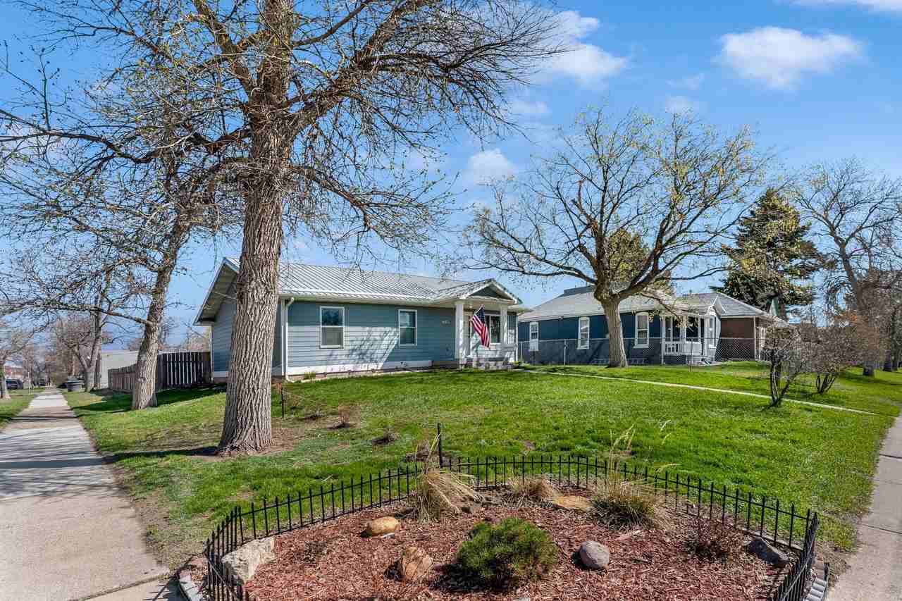 601 6th Avenue South - Photo 3 of 16