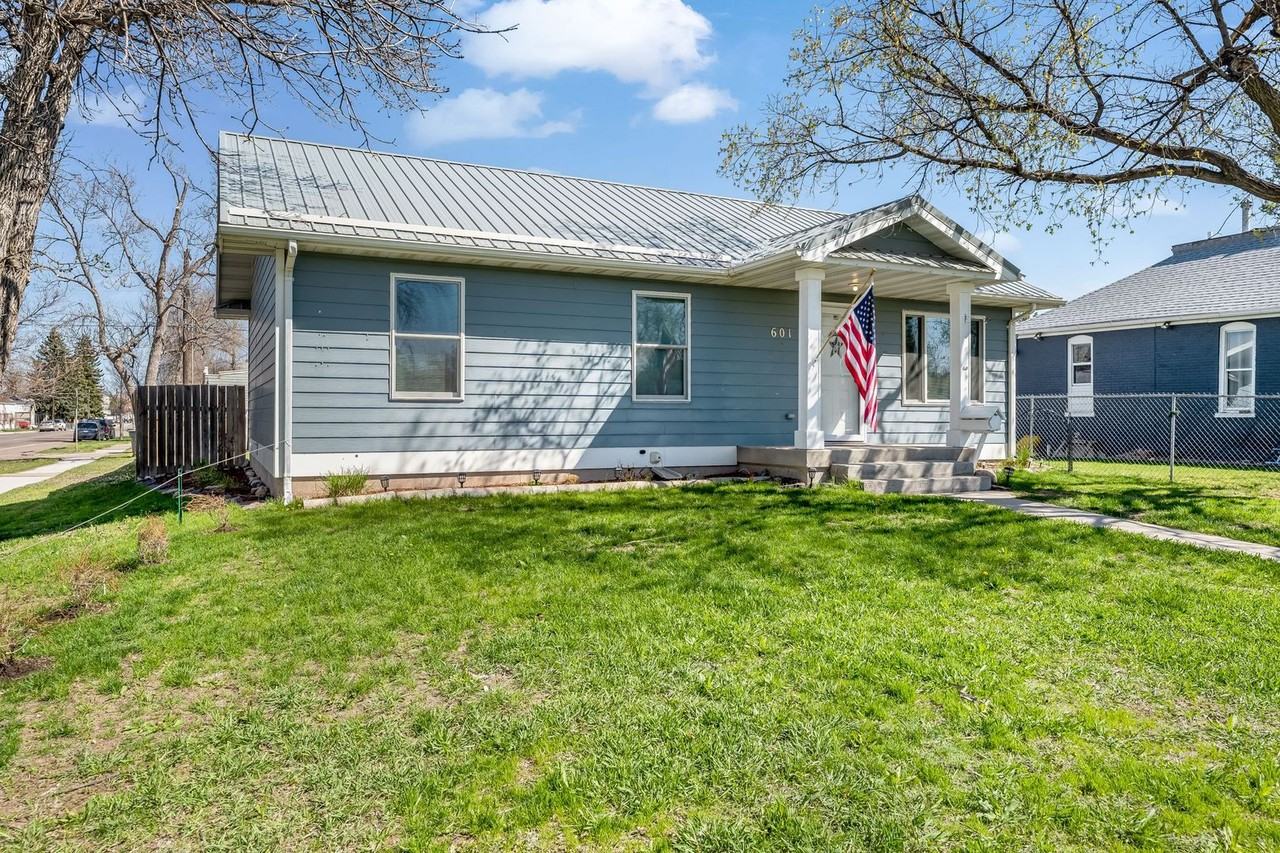 601 6th Avenue South - Photo 5 of 16