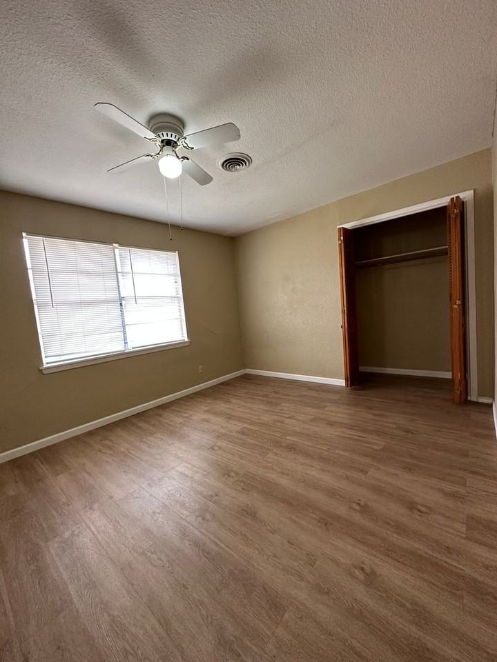 816 Lamar St - Photo 6 of 11