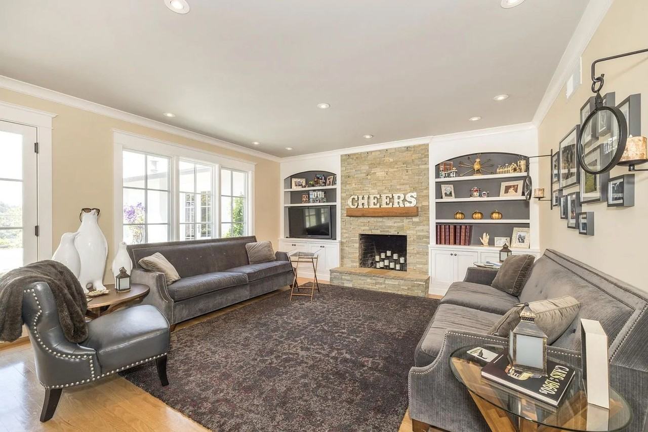 1720 Parrott Dr - Photo 3 of 27