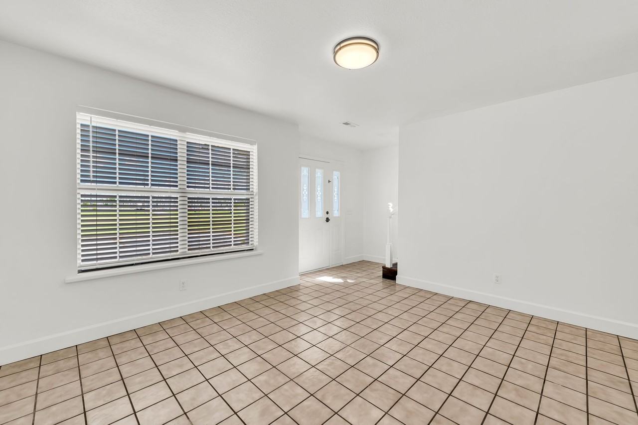 1242 Sw Elm Tree Rd - Photo 2 of 3