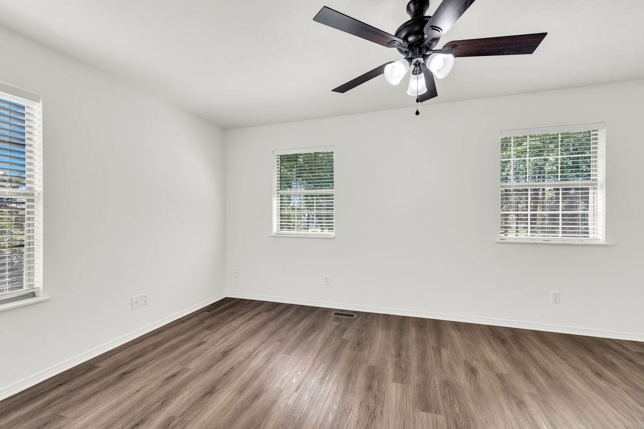 1242 Sw Elm Tree Rd - Photo 3 of 3