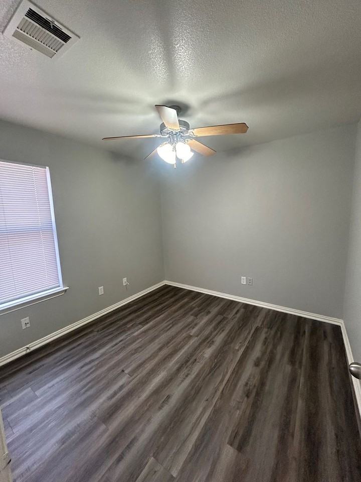 1200 Sironia Trl - Photo 2 of 9