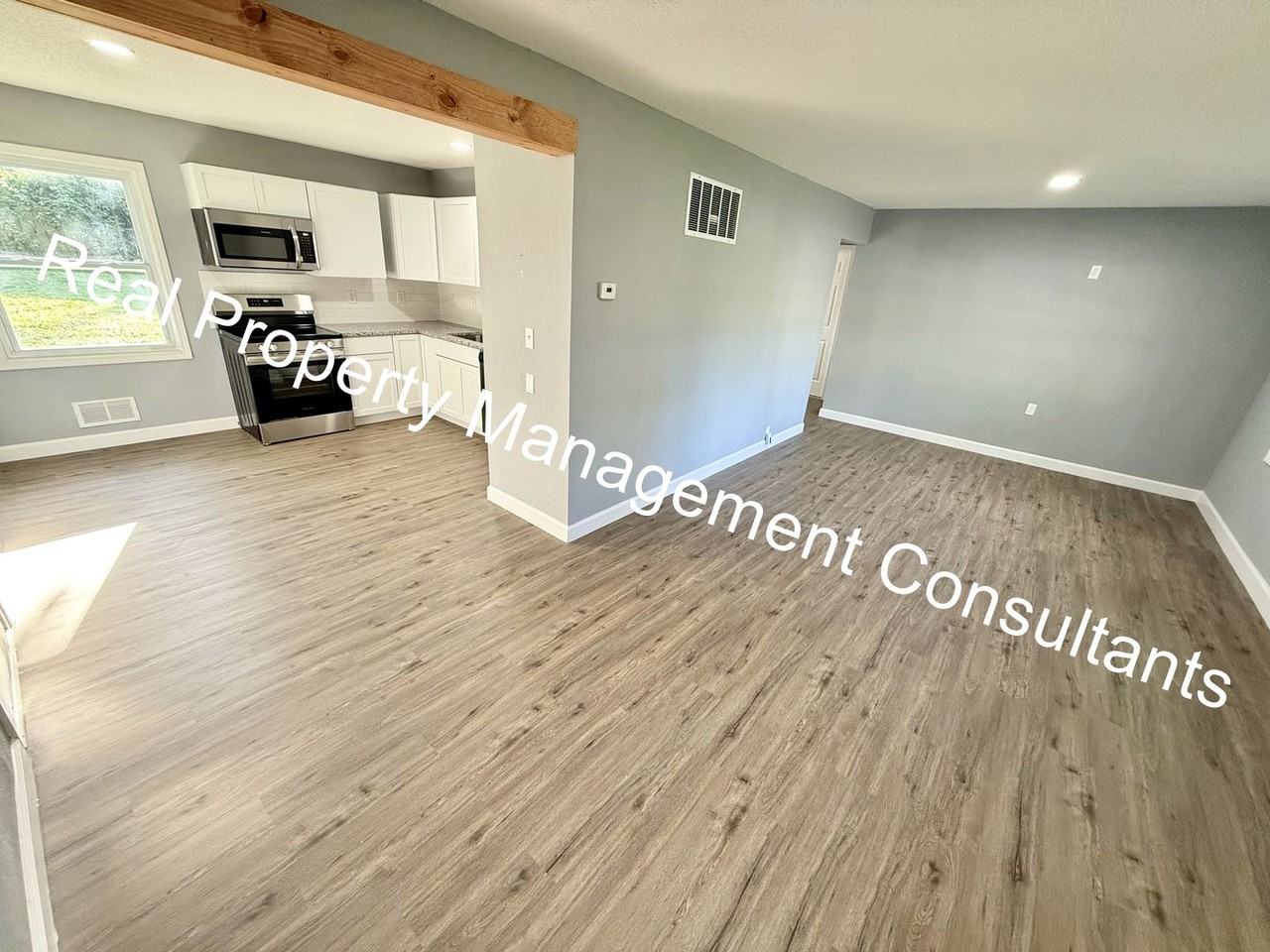 10711 Ewing Dr - Photo 2 of 23