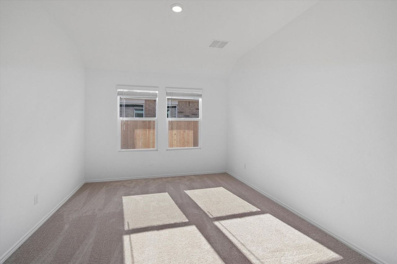 138 Arbordale St - Photo 4 of 33