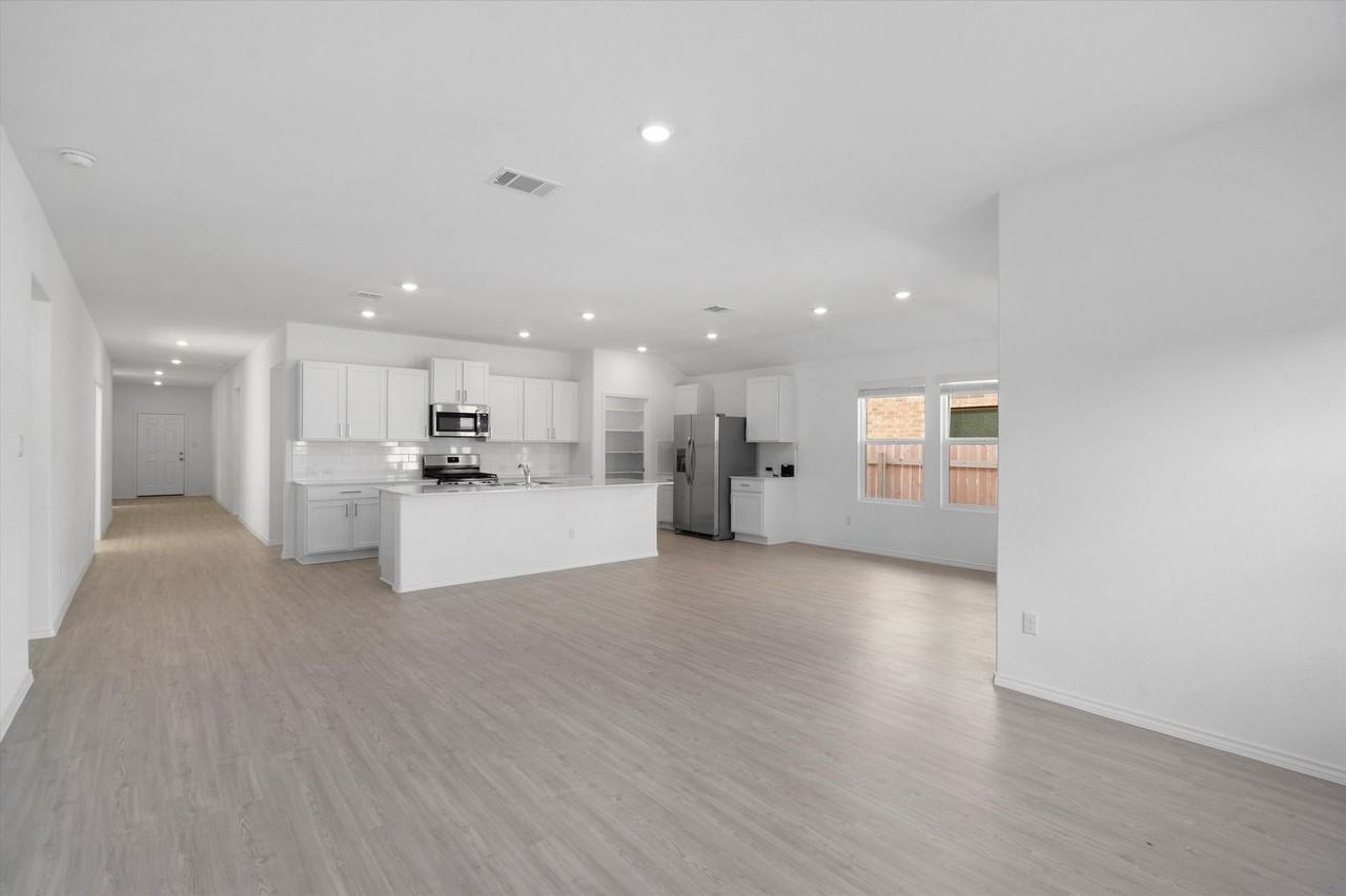 138 Arbordale St - Photo 7 of 33