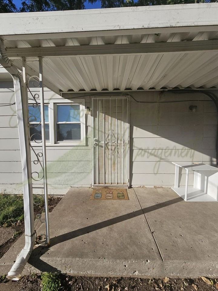 511 S Osage St - Photo 2 of 18