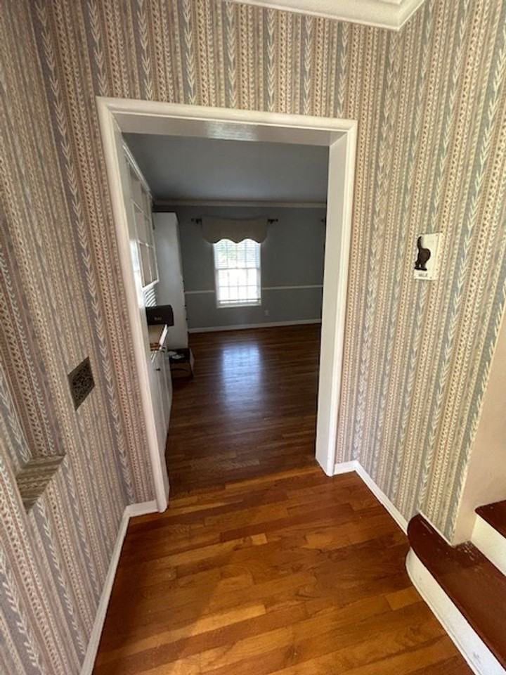 1301 W Myrtle Ave - Photo 3 of 13