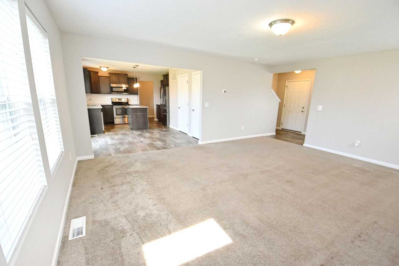 4327 Sapphire Dr - Photo 3 of 26