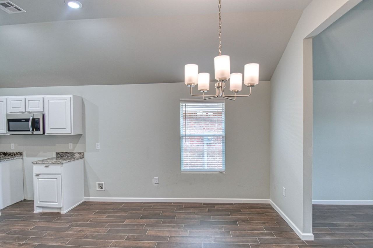 2725 Clifton Ter - Photo 7 of 30