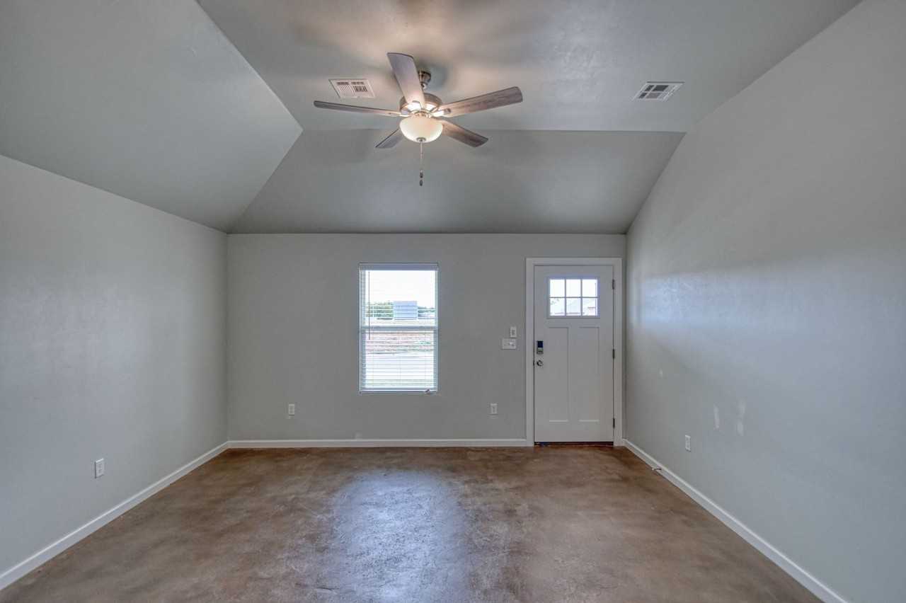 2729 Clifton Ter - Photo 4 of 29