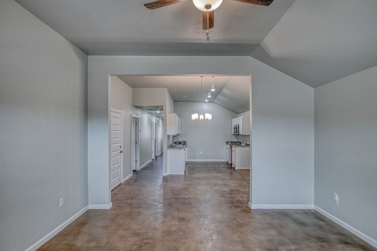 2729 Clifton Ter - Photo 5 of 29