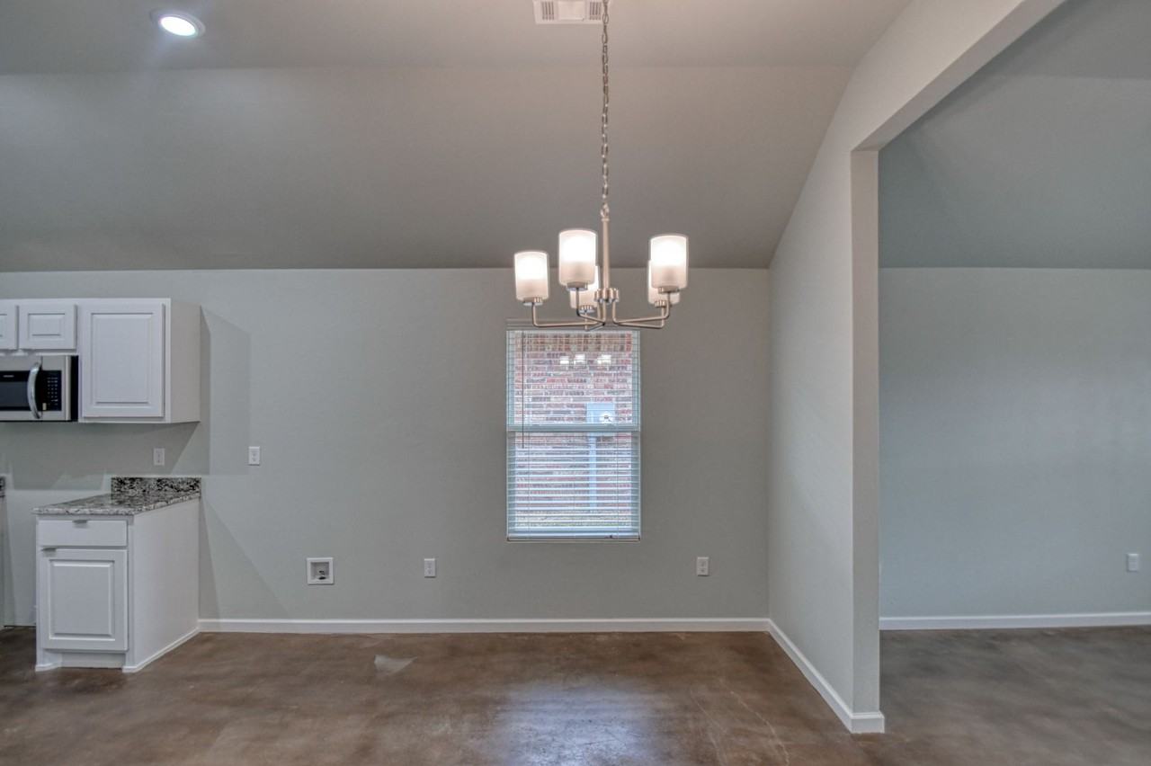 2729 Clifton Ter - Photo 7 of 29