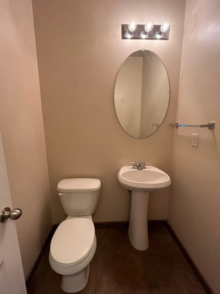 2319 Academic Pl Se - Photo 5 of 16