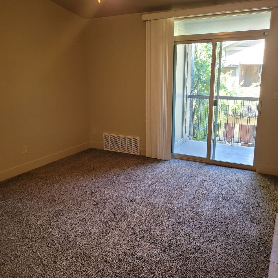 1063 S 500 E #B204 - Photo 3 of 14