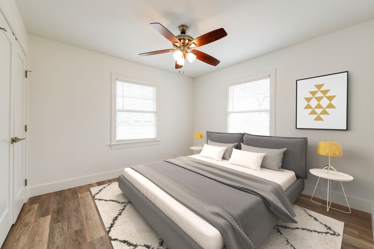 1021 E 45th St - Photo 4 of 38