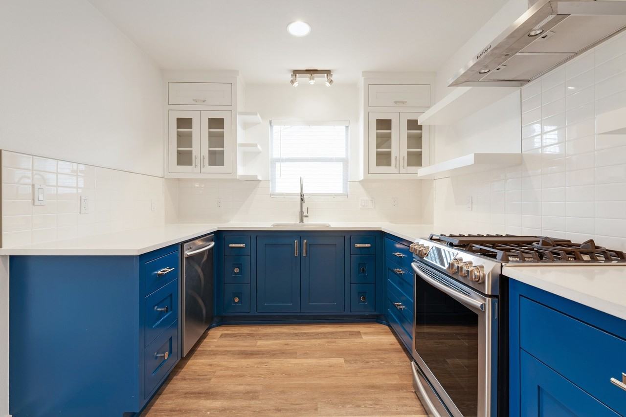 1021 E 45th St - Photo 6 of 38