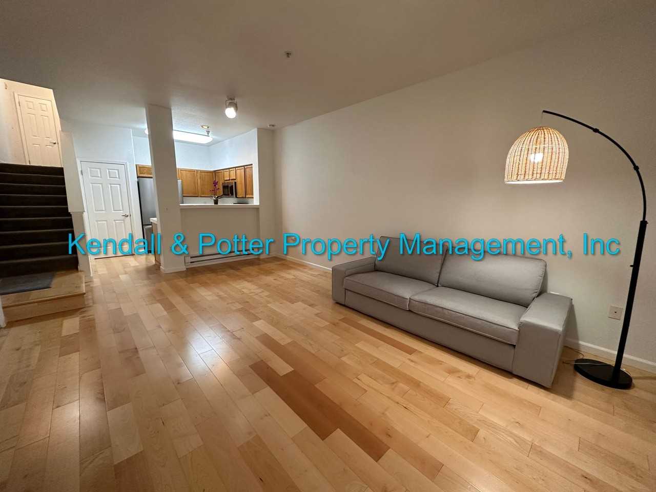 212 Everson Dr - Photo 2 of 11