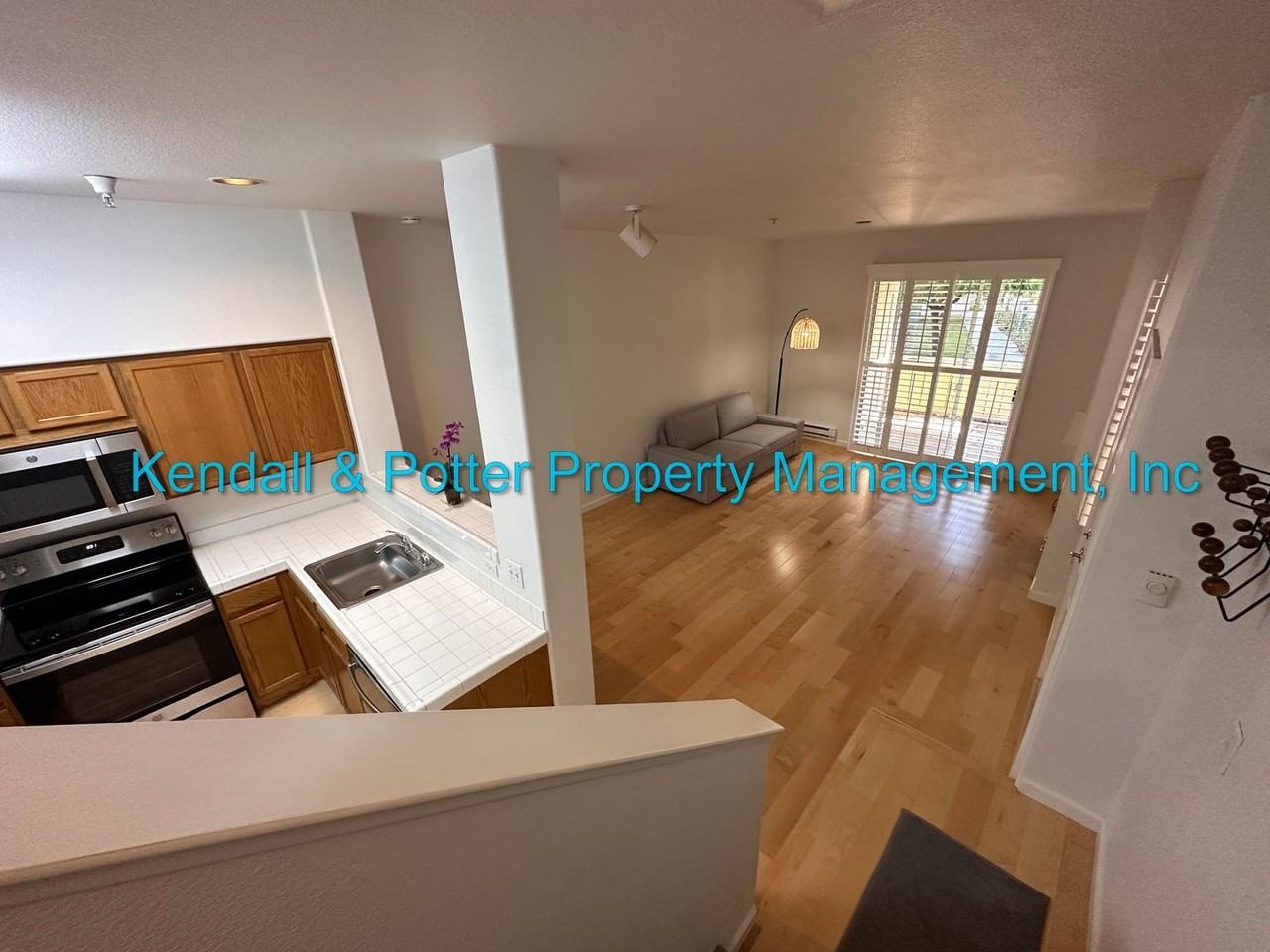 212 Everson Dr - Photo 5 of 11