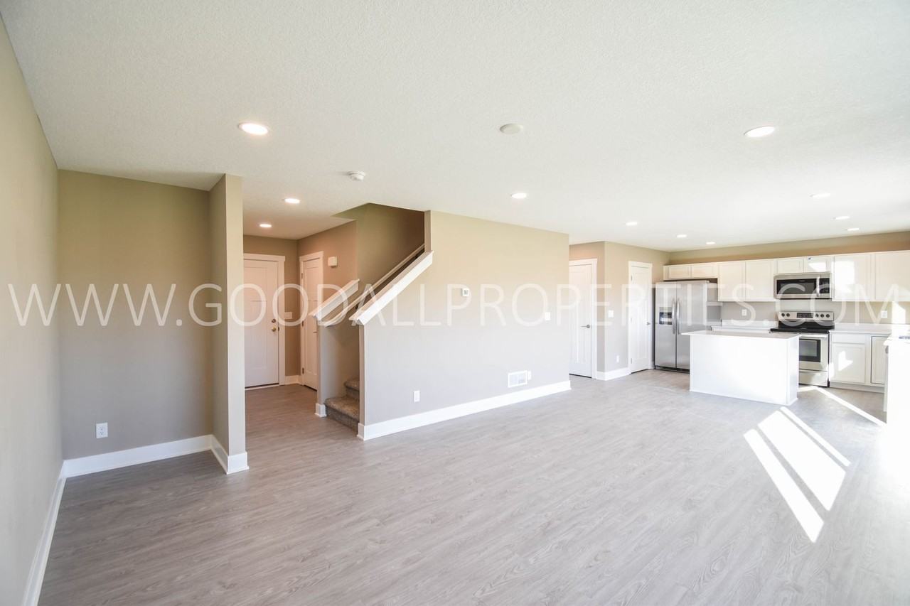 1015 Warren Street - Photo 5 of 26