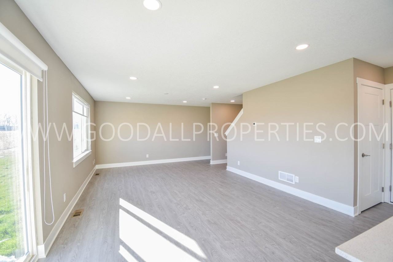 1015 Warren Street - Photo 7 of 26