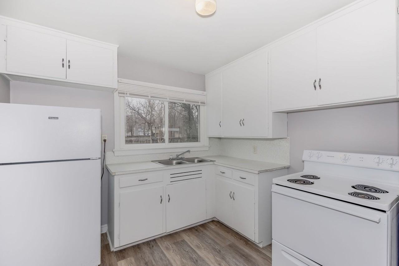 542 W Dayton Ave - Photo 5 of 10