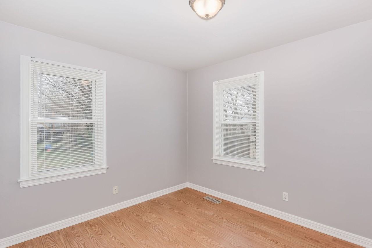 542 W Dayton Ave - Photo 7 of 10