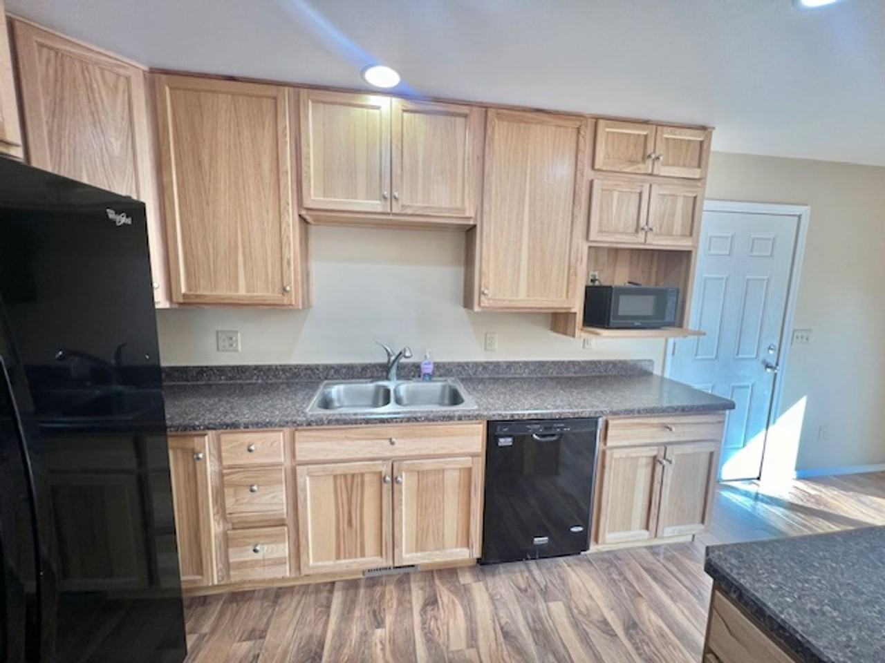 2521 Ne Cretia Ct - Photo 2 of 45