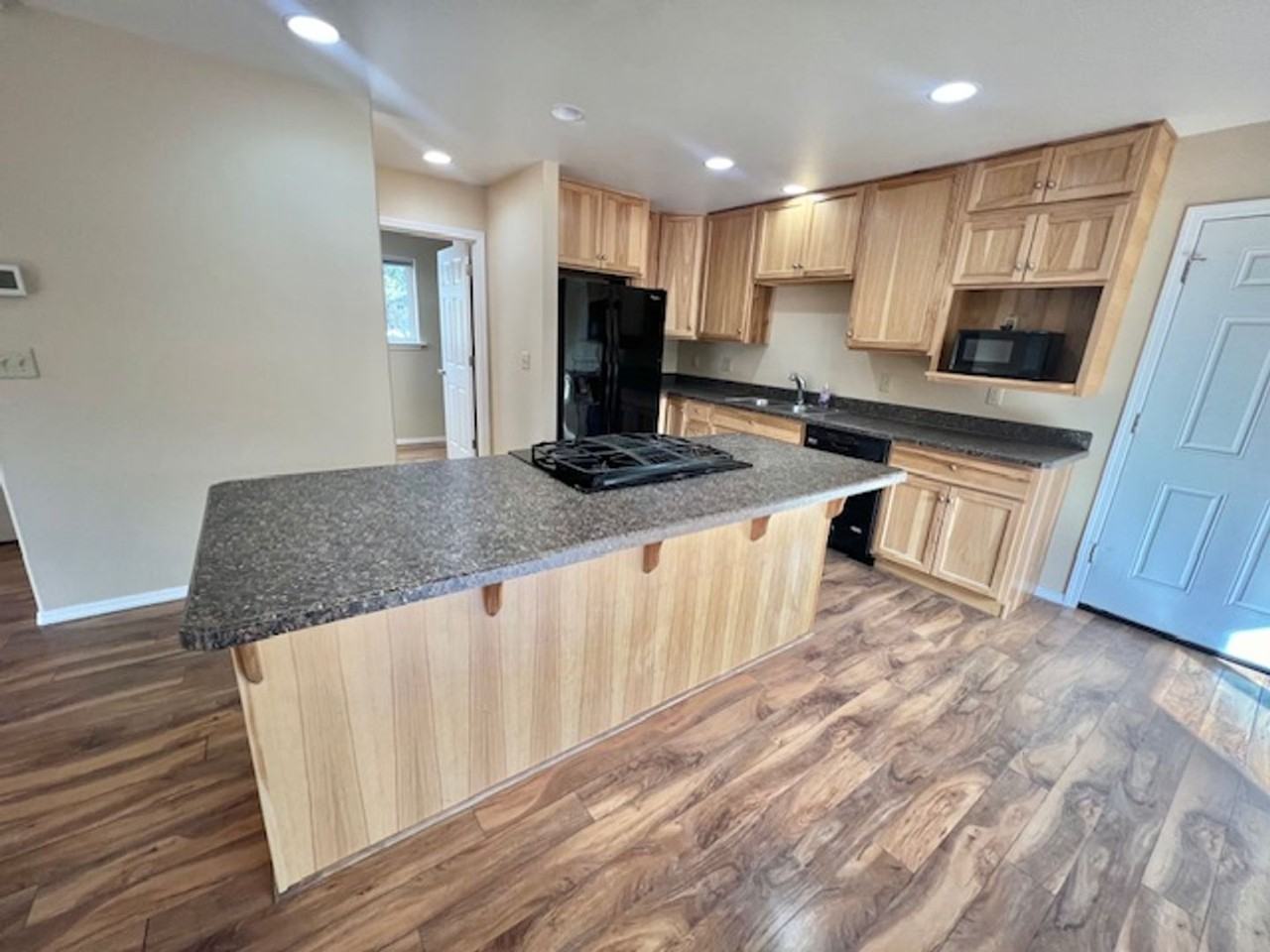 2521 Ne Cretia Ct - Photo 4 of 45