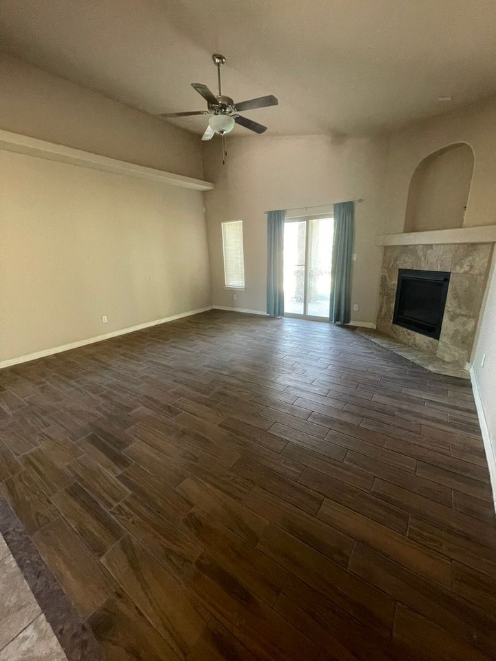 14327 Early Morn Ave - Photo 4 of 10
