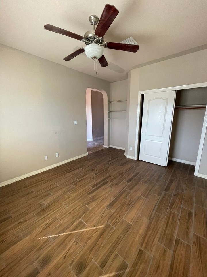 14327 Early Morn Ave - Photo 5 of 10