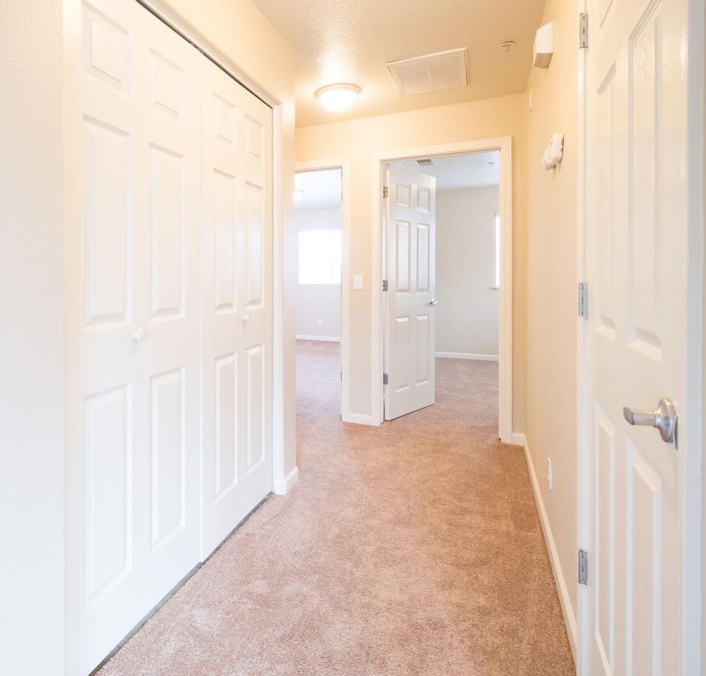 1802 F St - Photo 4 of 10