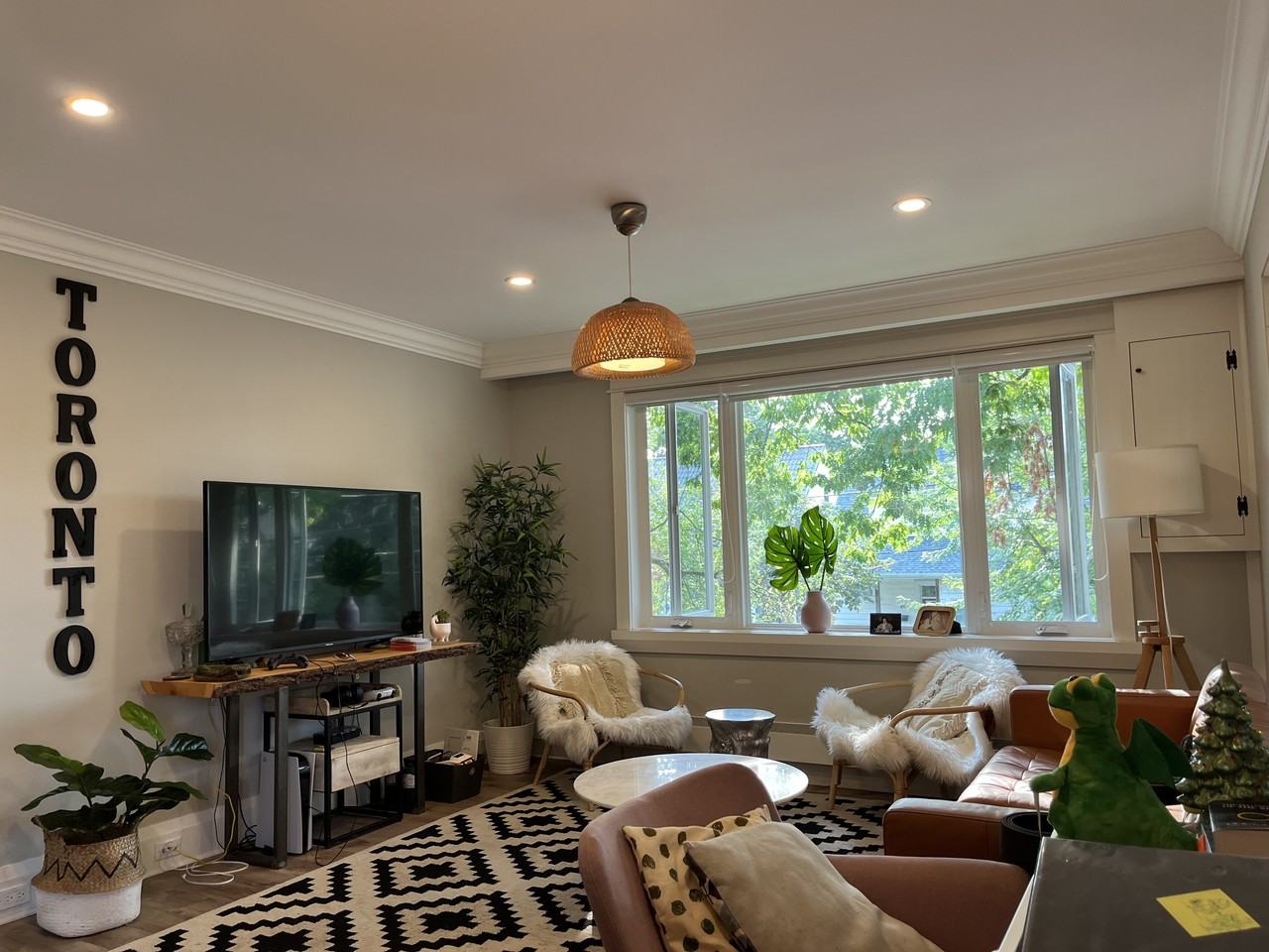 Long Branch Avenue Upper, Toronto, ON M8W 3J1 3 Bedroom Apartment